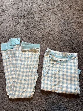Dream big little co. Light Blue Gingham long sleeve Pajama Set. Size 9/10